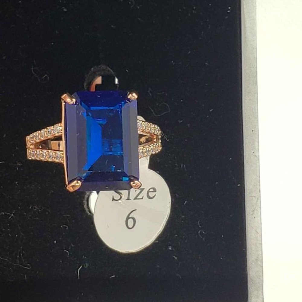 Peermont Jewelry 18k rose gold plated ring w/ dark blue gemstone